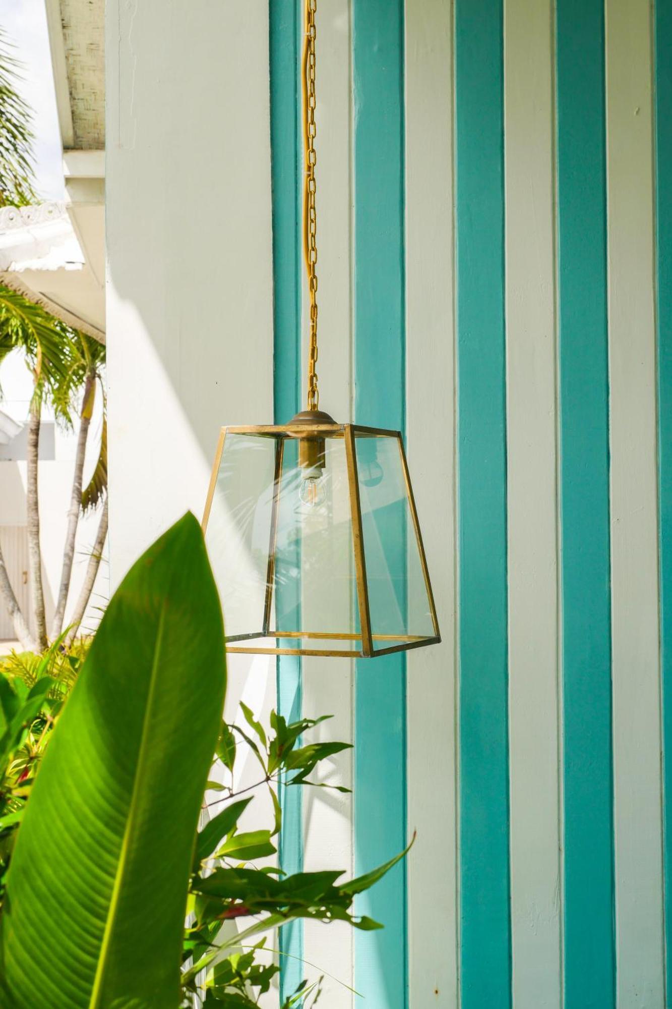 Ria Uluwatu, Tropical Chic Hotel Exterior photo