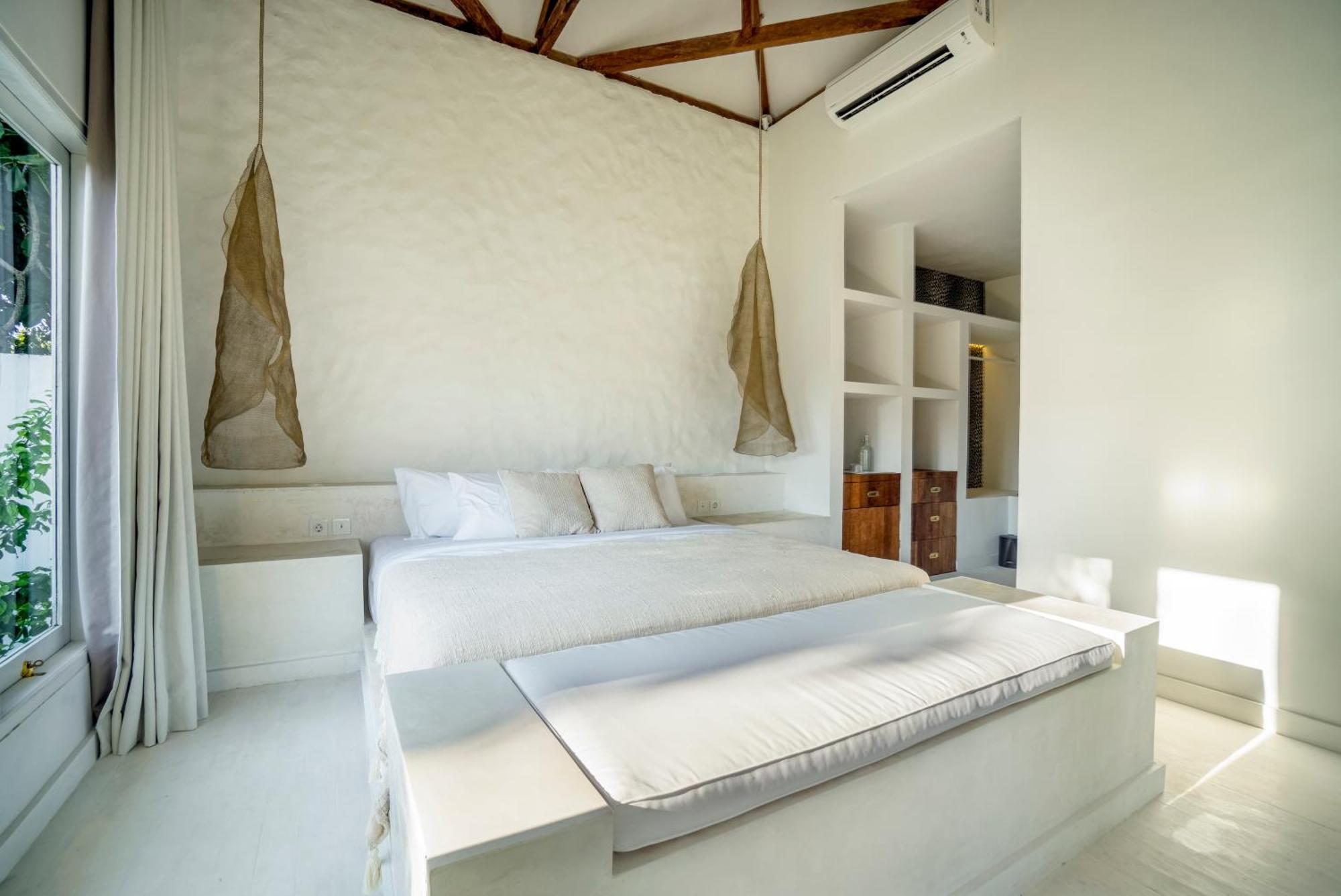 Ria Uluwatu, Tropical Chic Hotel Exterior photo