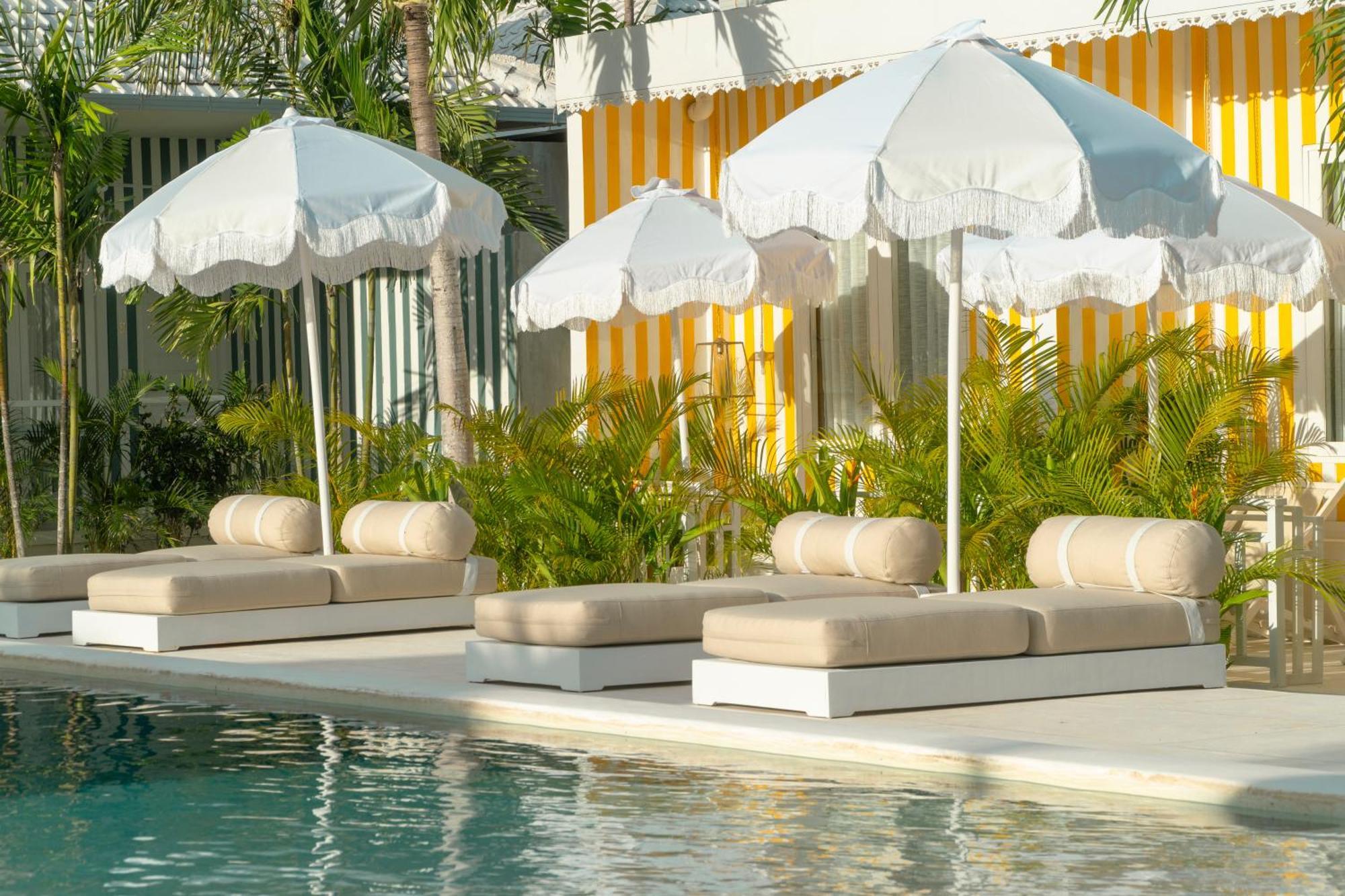 Ria Uluwatu, Tropical Chic Hotel Exterior photo