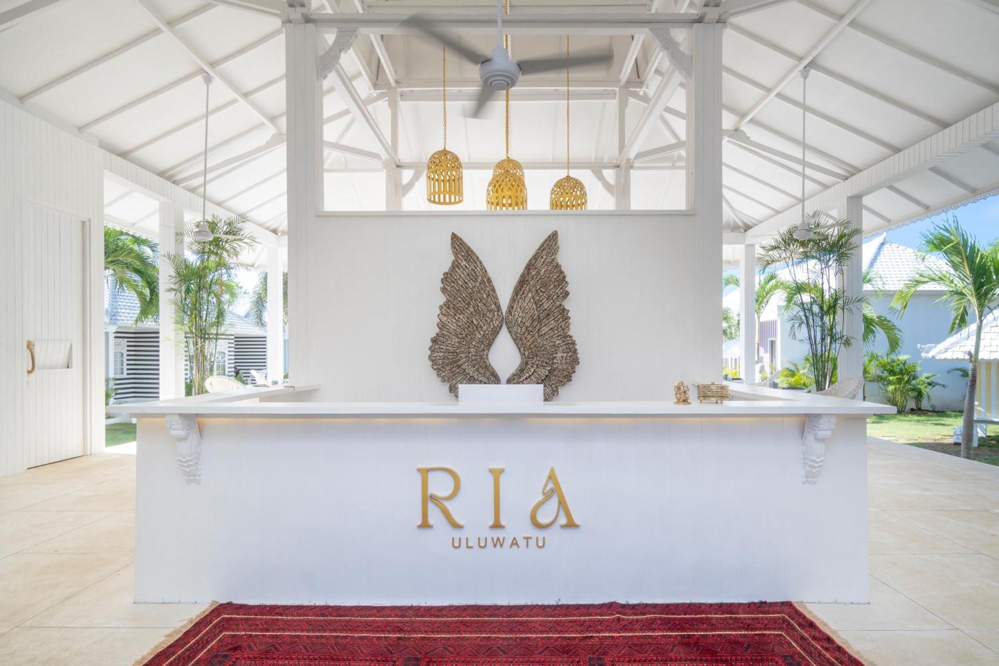 Ria Uluwatu, Tropical Chic Hotel Exterior photo