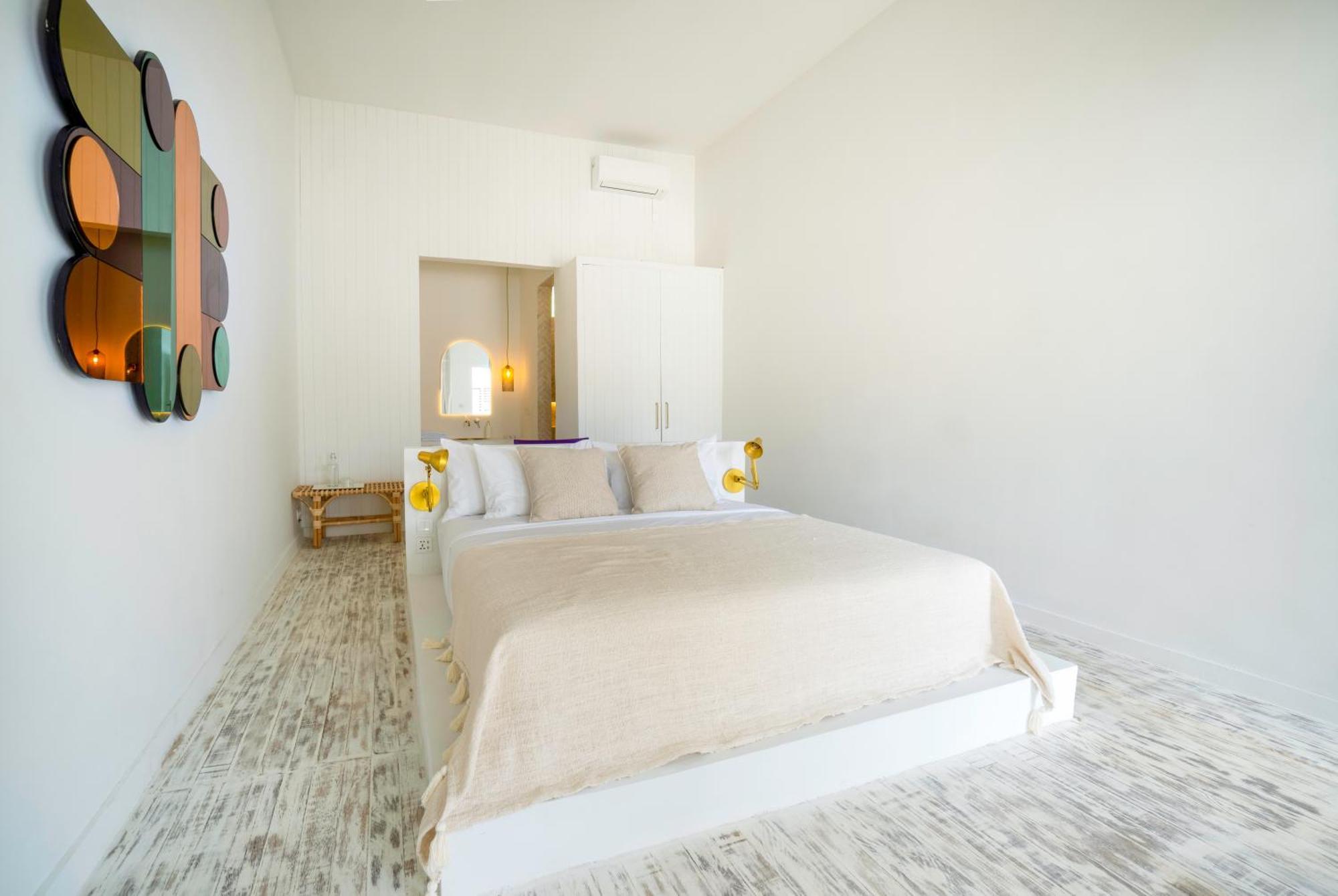 Ria Uluwatu, Tropical Chic Hotel Exterior photo
