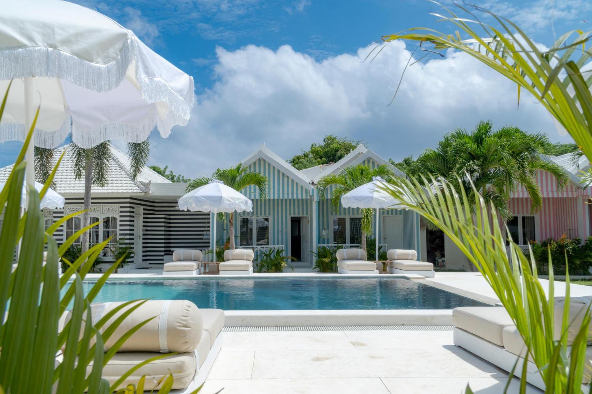 Ria Uluwatu, Tropical Chic Hotel Exterior photo